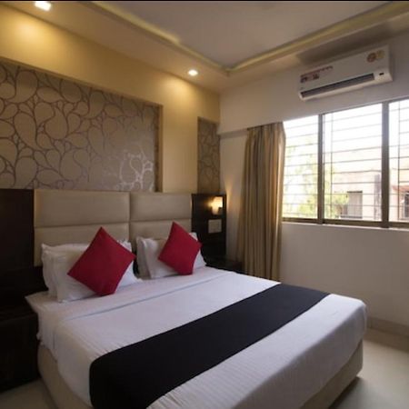 Hotel Galaxy Comforts Mumbai  Buitenkant foto