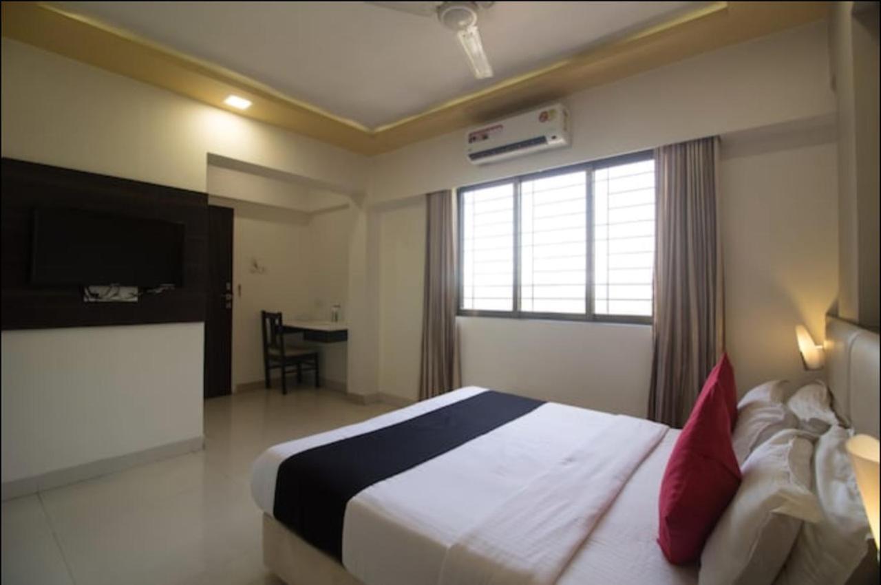 Hotel Galaxy Comforts Mumbai  Buitenkant foto