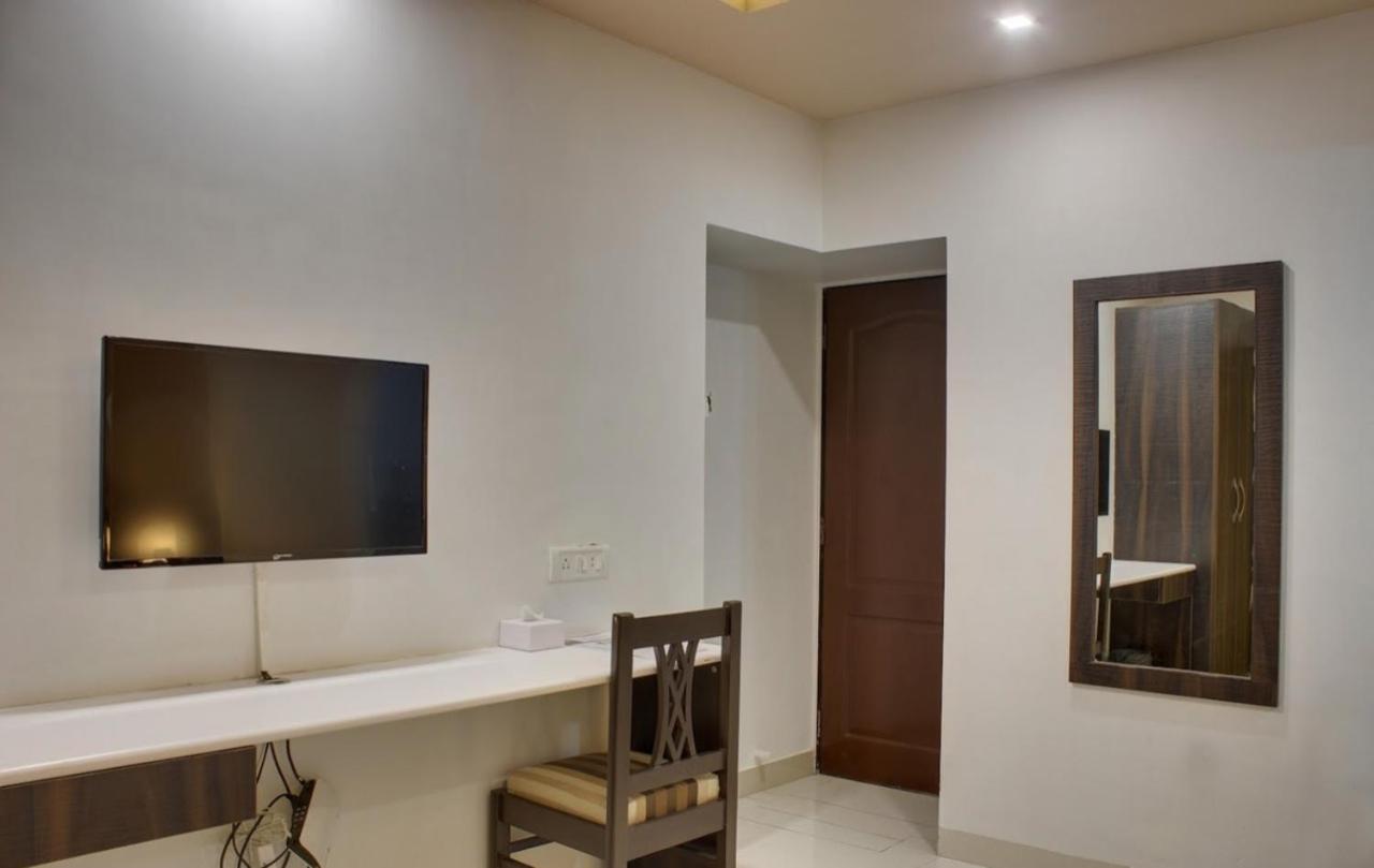 Hotel Galaxy Comforts Mumbai  Buitenkant foto