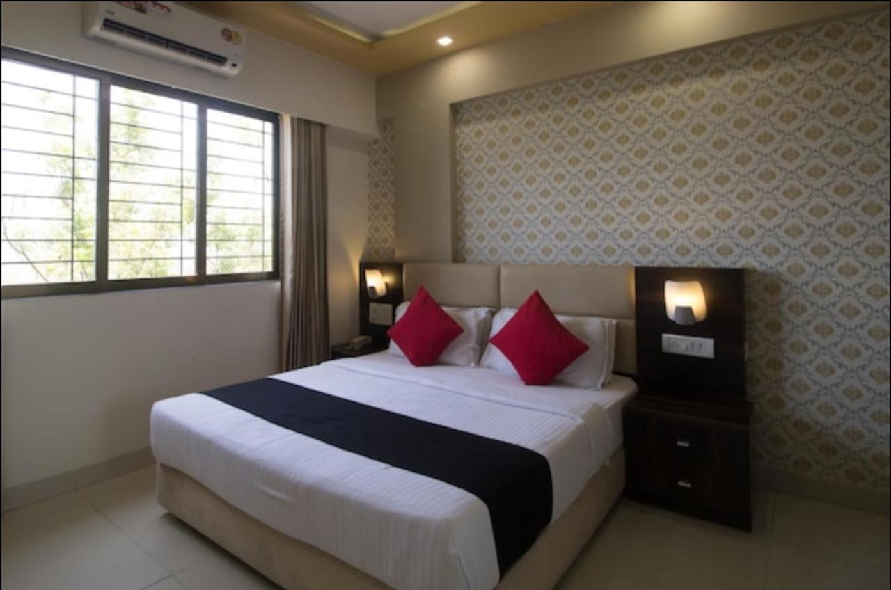 Hotel Galaxy Comforts Mumbai  Buitenkant foto