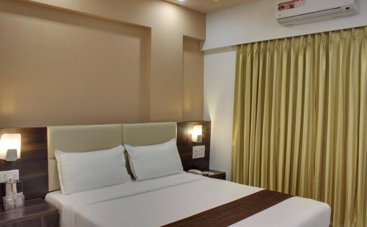 Hotel Galaxy Comforts Mumbai  Buitenkant foto