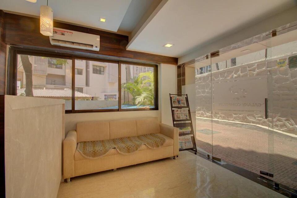Hotel Galaxy Comforts Mumbai  Buitenkant foto