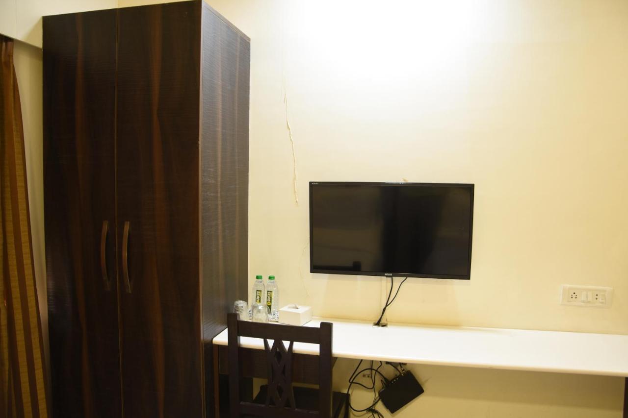 Hotel Galaxy Comforts Mumbai  Buitenkant foto