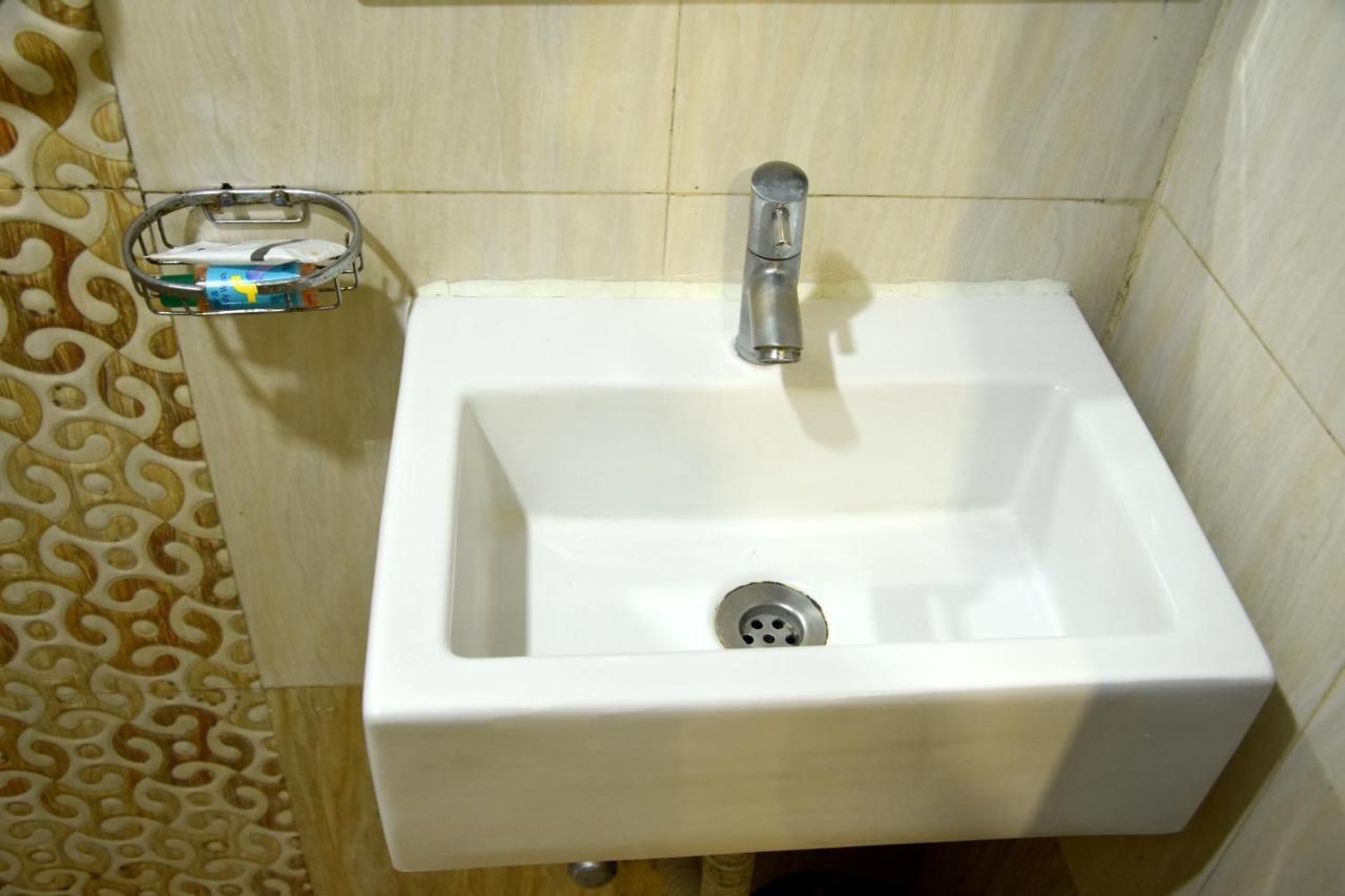 Hotel Galaxy Comforts Mumbai  Buitenkant foto